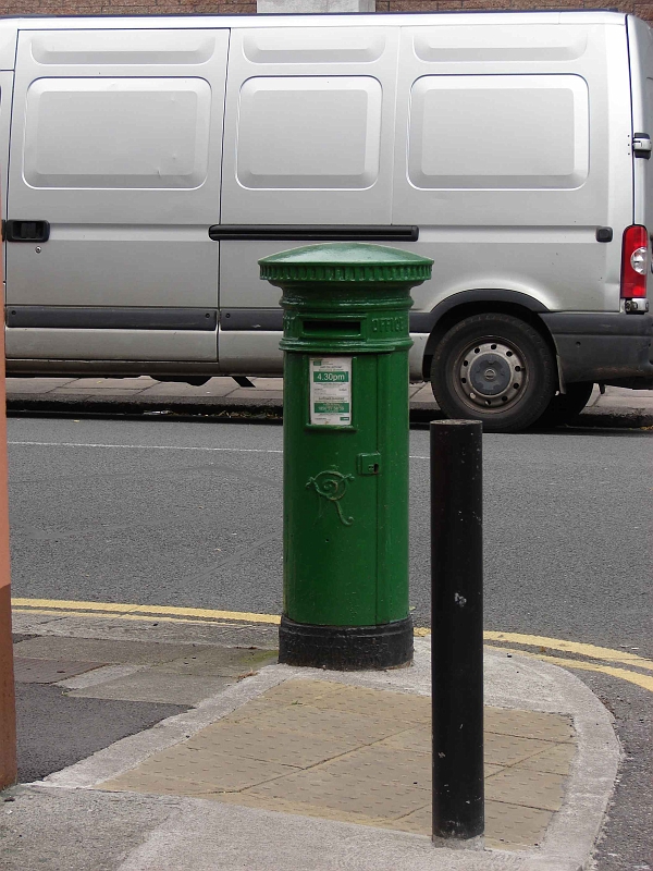 56-En Irlande tous est vert meme la poste